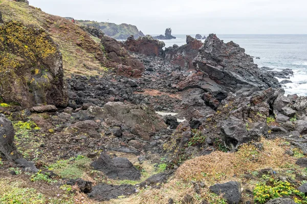 Seopjikoji Vista Panorámica Del Océano Con Muchas Rocas Dentadas Largo — Foto de Stock