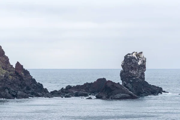 Seopjikoji Uitzicht Schilderachtige Oceaan Met Vele Puntige Rotsen Langs Kust — Stockfoto