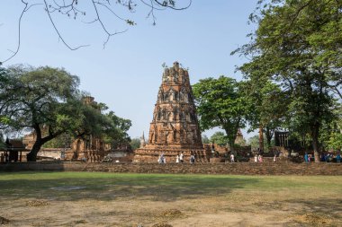 Wat Mahathat saldırın ve harabeleri sahne Ayutthaya, Tayland