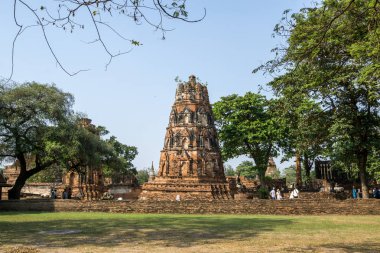 Wat Mahathat saldırın ve harabeleri sahne Ayutthaya, Tayland