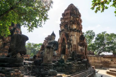 Wat Mahathat saldırın ve harabeleri sahne Ayutthaya, Tayland