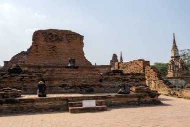 Wat Mahathat saldırın ve harabeleri sahne Ayutthaya, Tayland