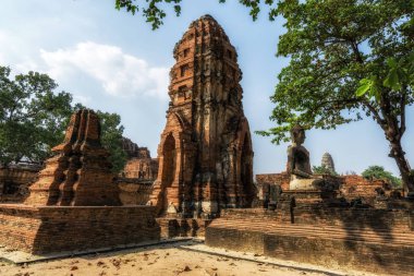 Wat Mahathat saldırın ve harabeleri sahne Ayutthaya, Tayland