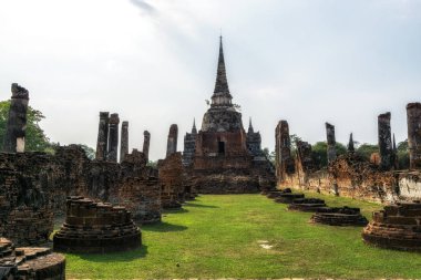 Wat Phra Si Sanphet Budist Tapınağı sahne Ayutthaya, Tayland. Üç ana Chedis biri görünümünü.