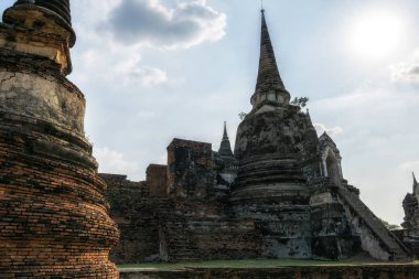 Wat Phra Si Sanphet Budist Tapınağı sahne Ayutthaya, Tayland. Üç ana Chedis biri görünümünü.