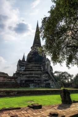 Wat Phra Si Sanphet Budist Tapınağı sahne Ayutthaya, Tayland. Üç ana Chedis biri görünümünü.