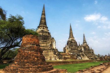 Wat Phra Si Sanphet Budist Tapınağı sahne Ayutthaya, Tayland. Üç ana Chedis görünümünü.