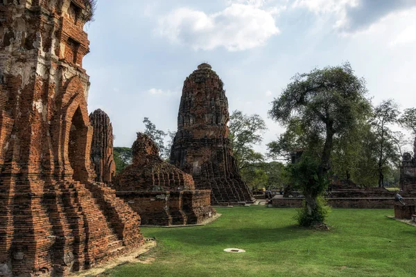 Wat Mahathat Prang Arruina Paisaje Ayutthaya Tailandia —  Fotos de Stock