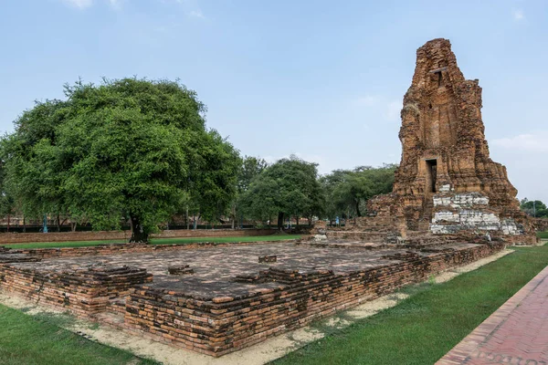 Wat Mahathat Prang Arruina Paisaje Ayutthaya Tailandia —  Fotos de Stock