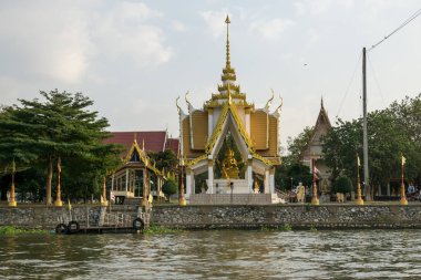 Wat Nang Kui tapınağı Ayutthaya, Tayland 'daki Chao Phraya nehrinin yakınında.