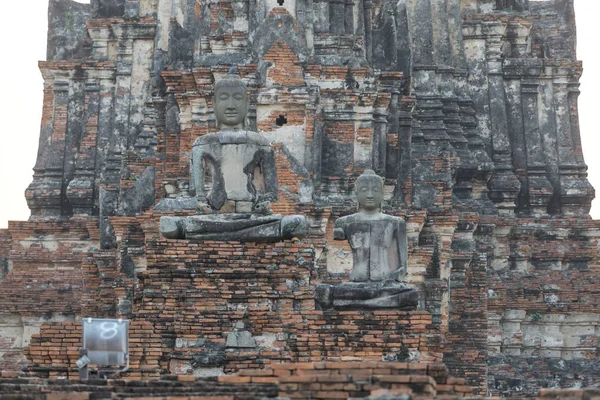 Buddhist Statues Sitting Front Main Central Prang Wat Chaiwatthanaram Ayutthaya — Stock Photo, Image