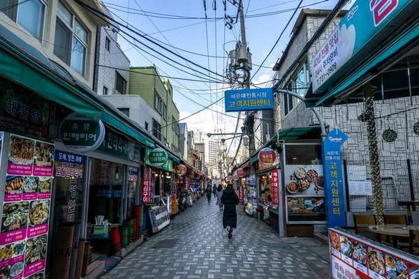 Haeaundae 伝統的な市場通りさまざまなショップとレストラン 釜山での撮影 2019 — ストック写真