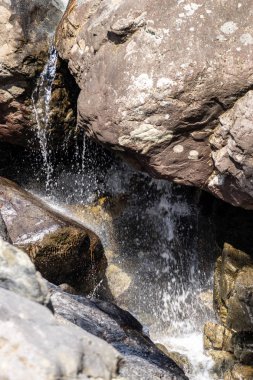 Sinbulsan, Güney Kore, Ulsan 'daki ulusal orman dere suyundan düştü.