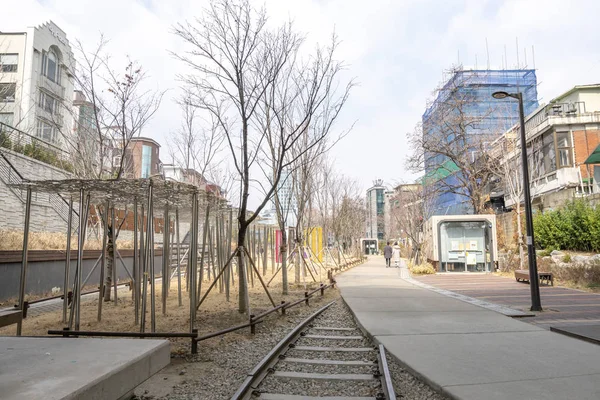 Gyeonghui ligne forêt parc livre rue gare — Photo
