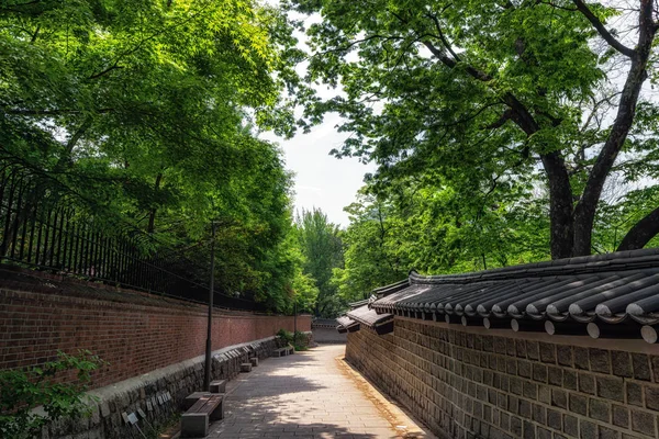 Deoksugung Deoksugung Road — Stockfoto