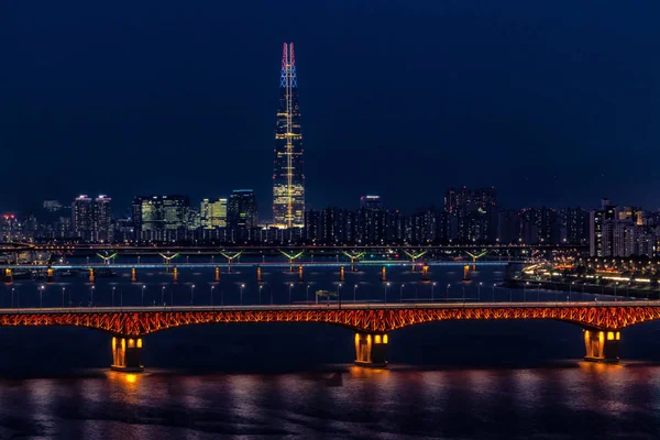 Lotte torre e ponte seongsu — Fotografia de Stock