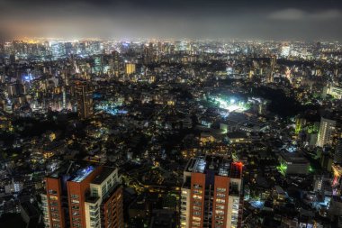 Tokyo şehir gece görünümü