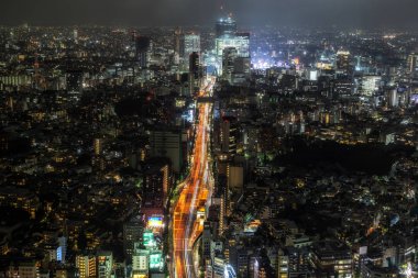 Tokyo şehir gece görünümü