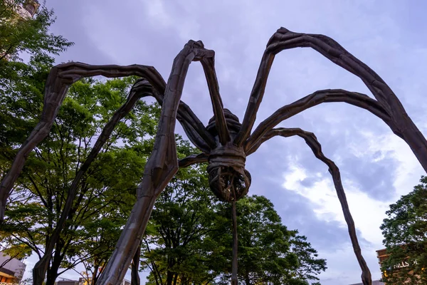 Escultura de aranha mamã — Fotografia de Stock