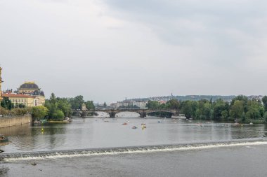 vltava nehri ve lejyon köprüsü