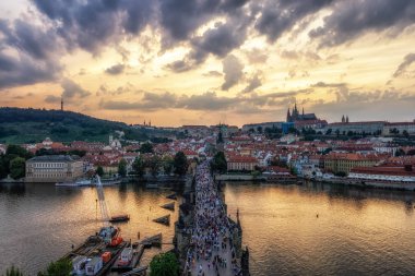 kuleden charles köprüsü görünümü