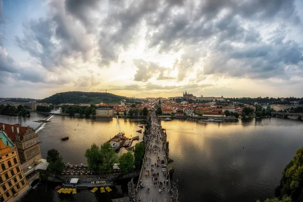 Vista del puente de Charles desde la torre — Foto de Stock