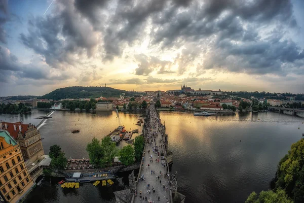 Vista del puente de Charles desde la torre — Foto de Stock