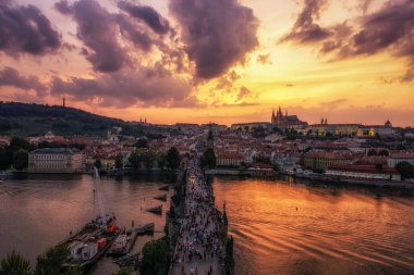 charles köprüsü gün batımı görünümü