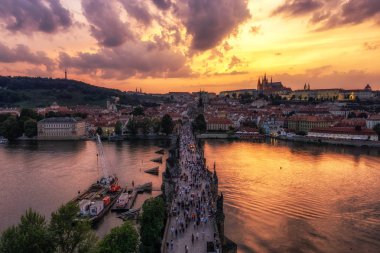 charles köprüsü gün batımı görünümü