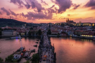 charles köprüsü gün batımı görünümü