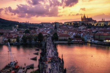 charles köprüsü gün batımı görünümü