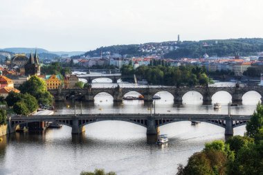 vltava nehir ve köprü görünümü