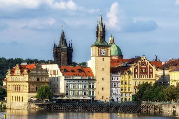 Vltava river and old town bridge tower — Stock Photo, Image