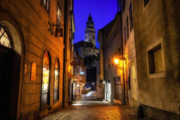 Cesky krumlov callejón de la ciudad — Foto de Stock