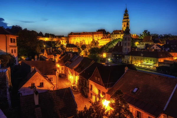 Cesky Krumlov slott på natten — Stockfoto