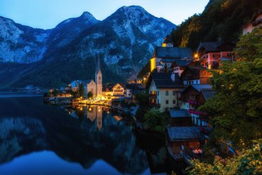 Hallstatt köy göl manzarası