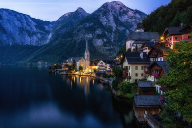 Hallstatt köy göl manzarası