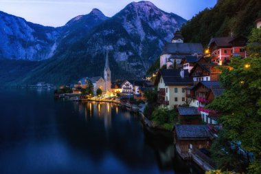 Hallstatt köy göl manzarası