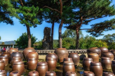 Jangdokdae Çeşmesi Yarı-Wan Bahçesinde