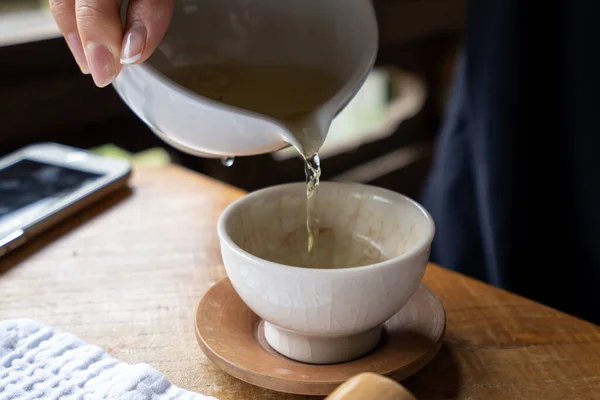 Woman Pouring Tea Teacup — Stock Photo, Image