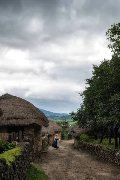 Stará Dáma Tradičním Korejském Oblečení Suncheon Naganeupseong Folk Village Jižní — Stock fotografie