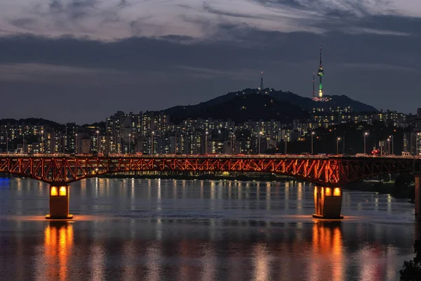 Torre Seúl Vista Del Puente Seongsu Por Noche Sobre Río — Foto de Stock