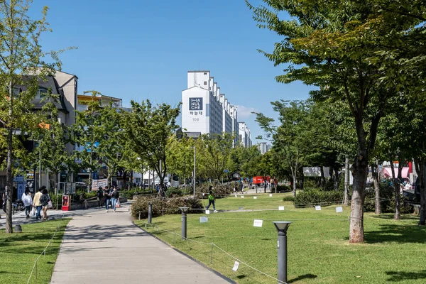 Yeonnamdong Gyeongui Line Forest Park Pavimentou Trilhas Paisagens Parque Com — Fotografia de Stock