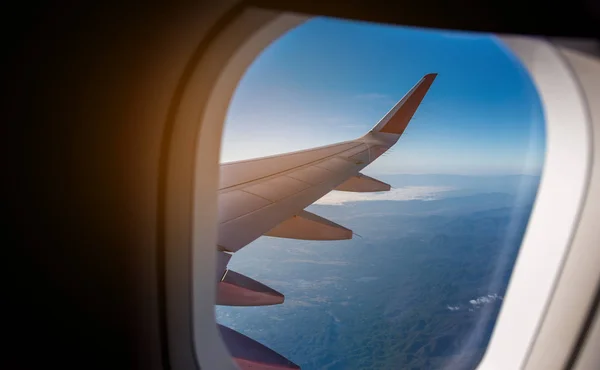 Uçak Penceresinden Gökyüzünü Görmek Görünümünün Resmi — Stok fotoğraf