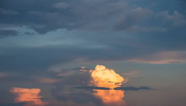 Gambar Langit Biru Dan Awan Putih Pada Hari Waktu Untuk — Stok Foto