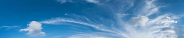 Panoráma Kép Kék Fehér Felhő Nappal Háttérhasználat — Stock Fotó