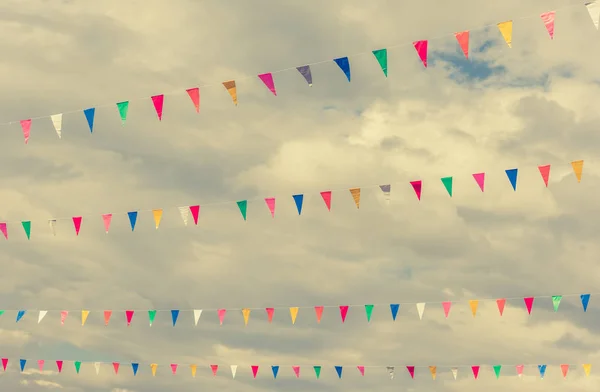 Vintage Ton Bild Des Festivals Flagge Linie Mit Blauem Himmel — Stockfoto