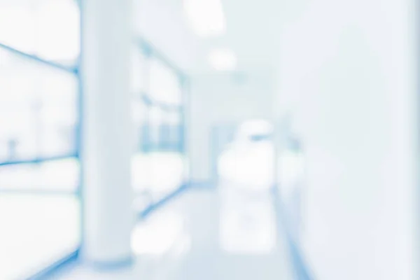 Mavi tonu görüntünün parlak ve temiz pencere, kapı ve modern ofis için arka plan kullanım gün zamanında Binası koridorunda bulanıklık.