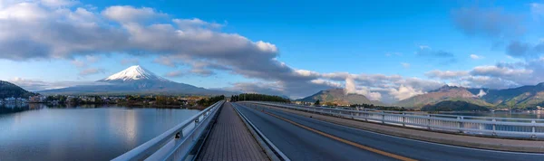 Панорамное Изображение Горы Фудзи Причала Озера Кавагути Мостом Кавагутико Охаси — стоковое фото