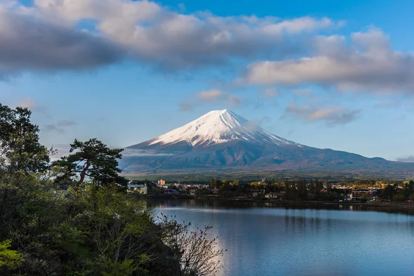 Imagen Montaña Fuji Lago Kawaguchi Con Ciudad Kawaguchiko Por Mañana — Foto de Stock